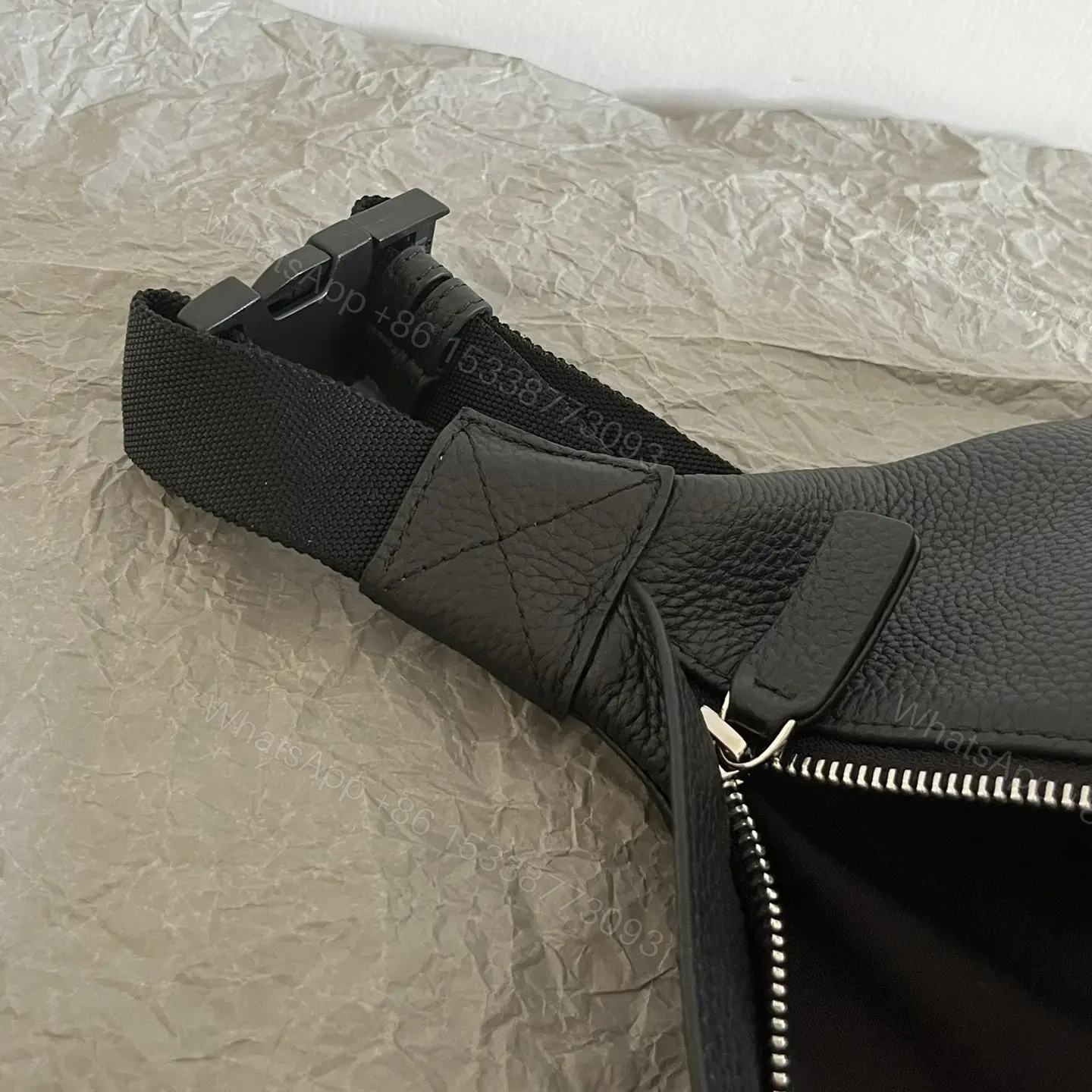 View 10 of 高仿Balenciaga男士小牛皮腰包