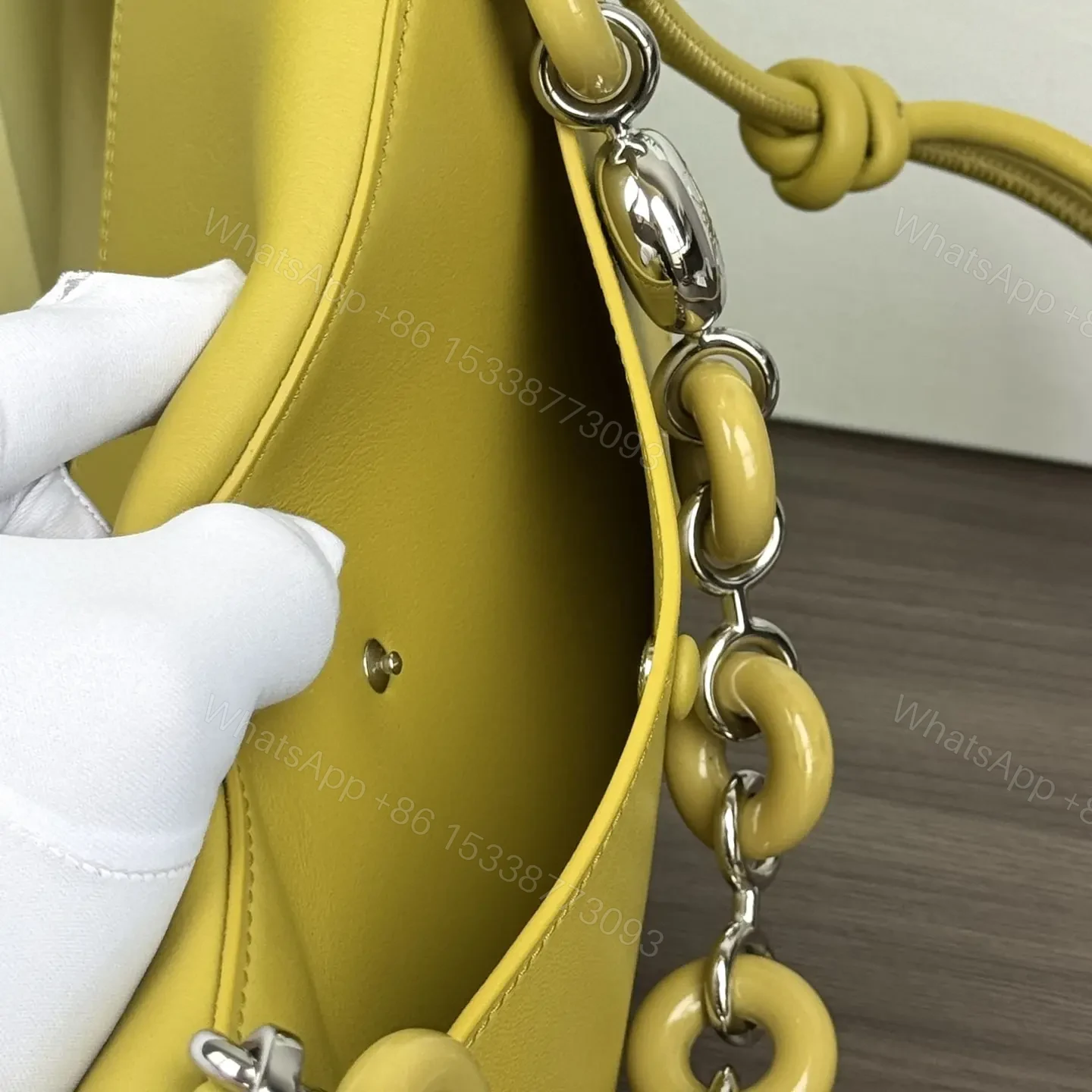 View 9 of 高仿Loewe*Ola系列7848小牛皮腋下包薑黃色中號免檢版