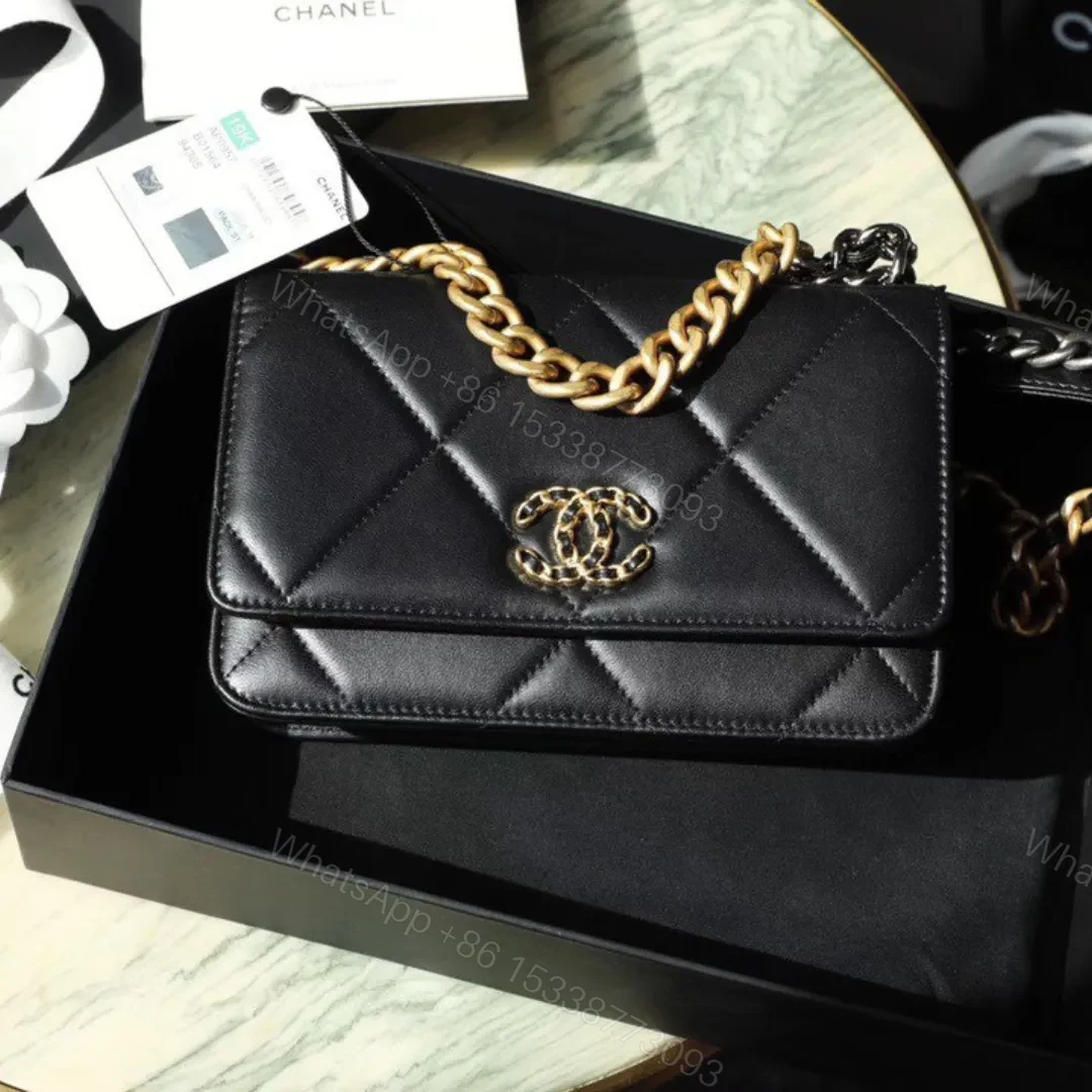 Chanel Woc C19 Handbag Woman’s Lock Gold Black 19cm — view 1