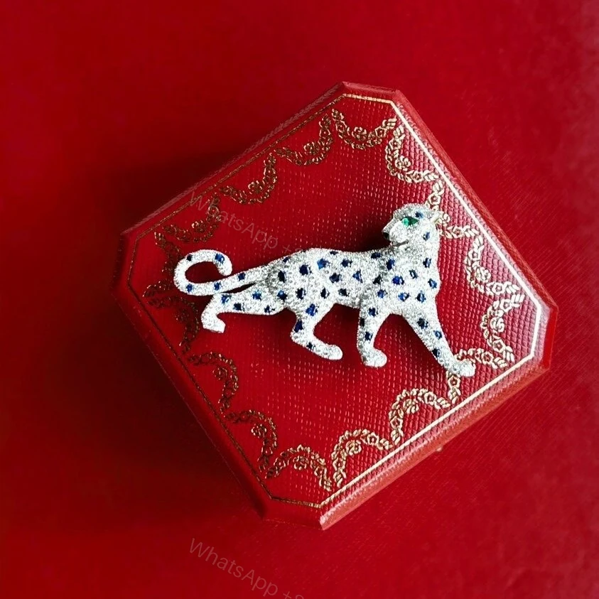 Panthere de cartier broche diamants et saphirs complets — view 1