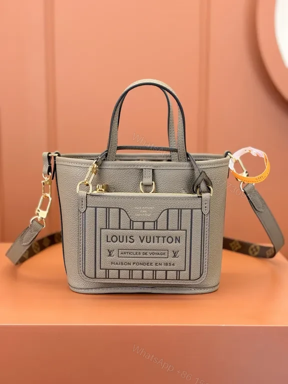 Chic Pebble Leather Tote: Structured, Crossbody Ready Bag — view 1