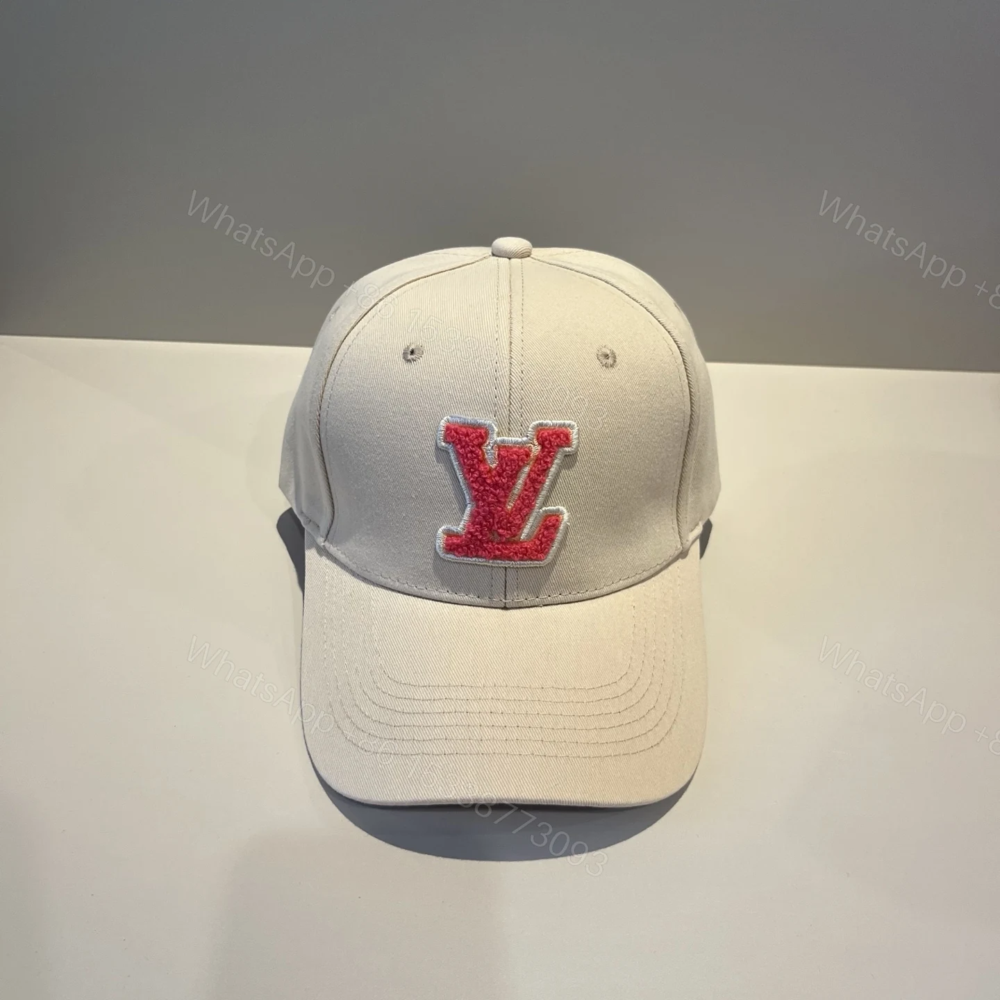 LV A貨杏色棒球帽 刺繡紅標簡約風格配件 — view 1