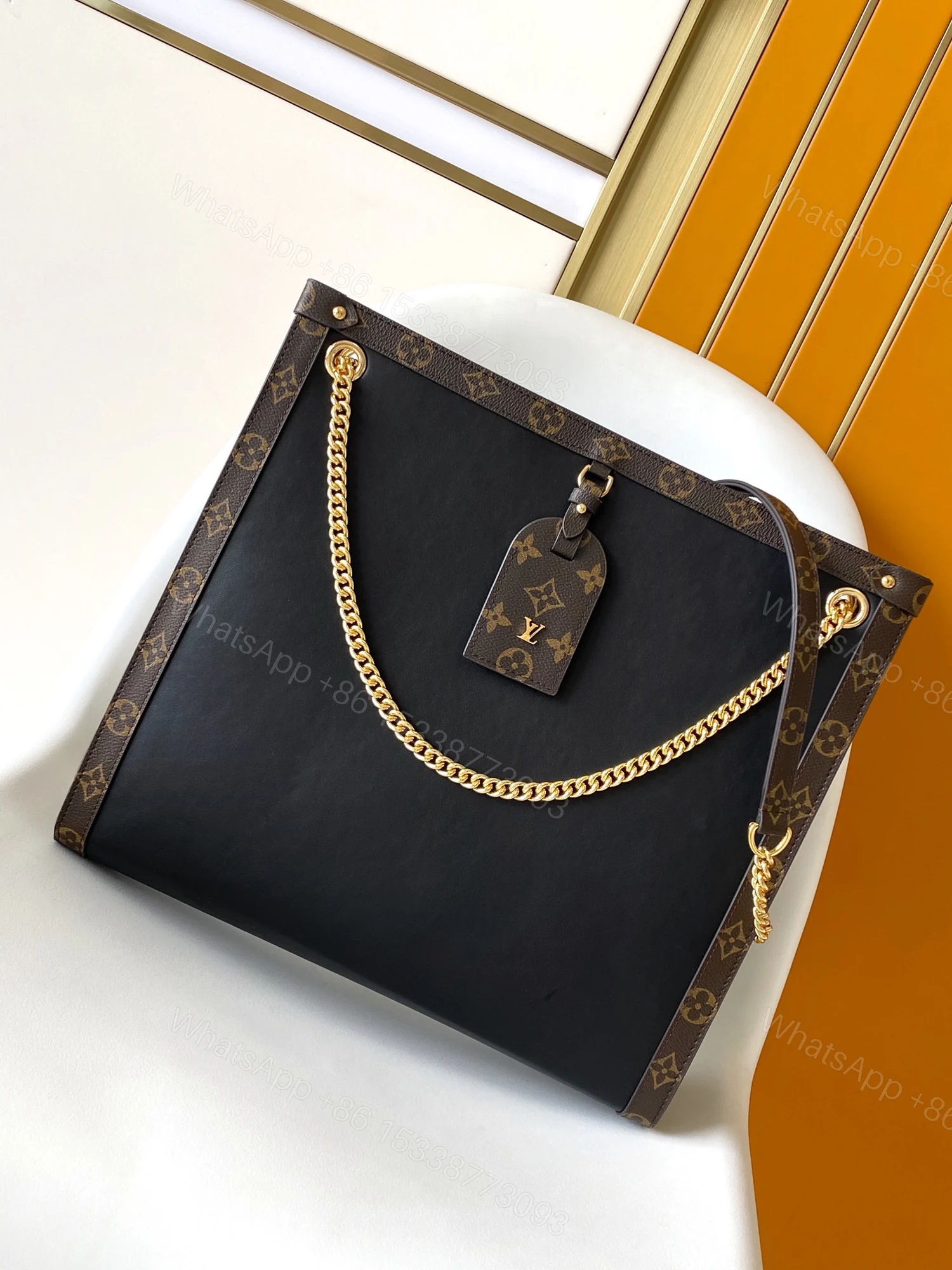 LV 高仿 OnTheGo 黑金鍊條托特包 Monogram 拼接大容量 — view 1
