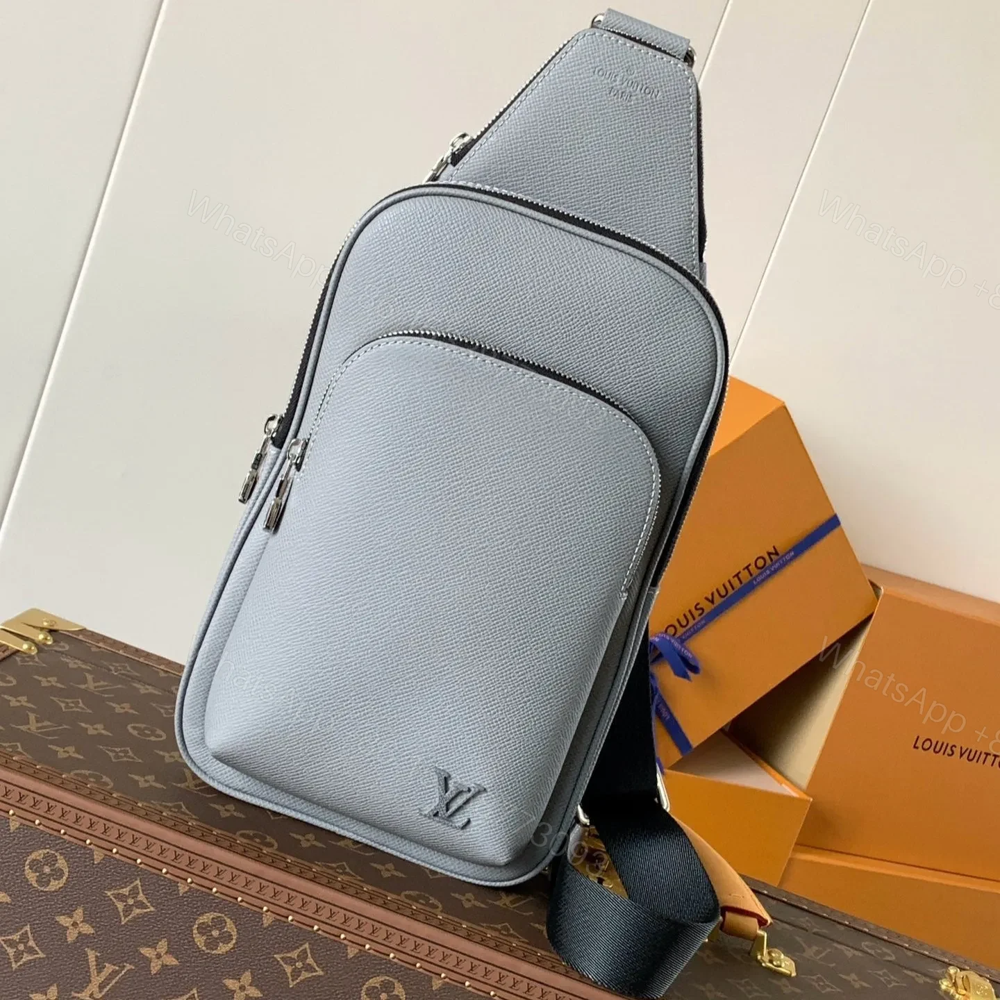 LV AVENUE SLINGBAG 31 IN GREY TAIGA LEATHER — view 1