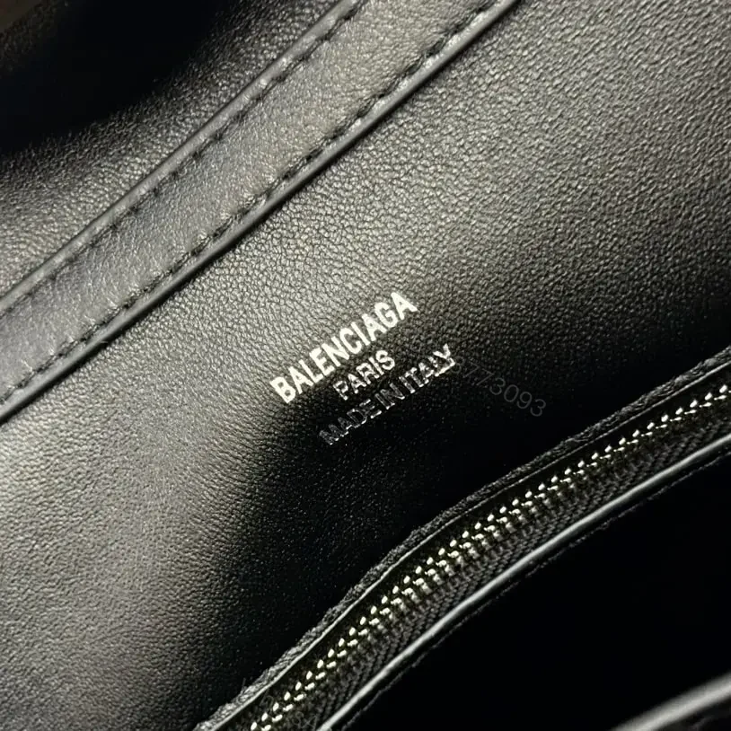 View 9 of 高仿Balenciaga*Rodeo系列6U1000小牛皮手袋黑銀小號號免檢版