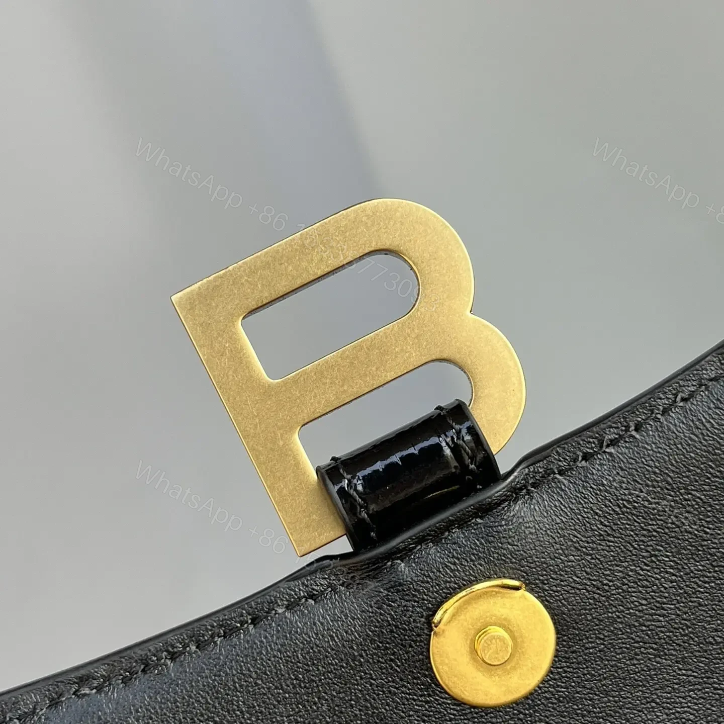 View 12 of 高仿BalenciagaHourglass系列鱷魚皮沙漏包S