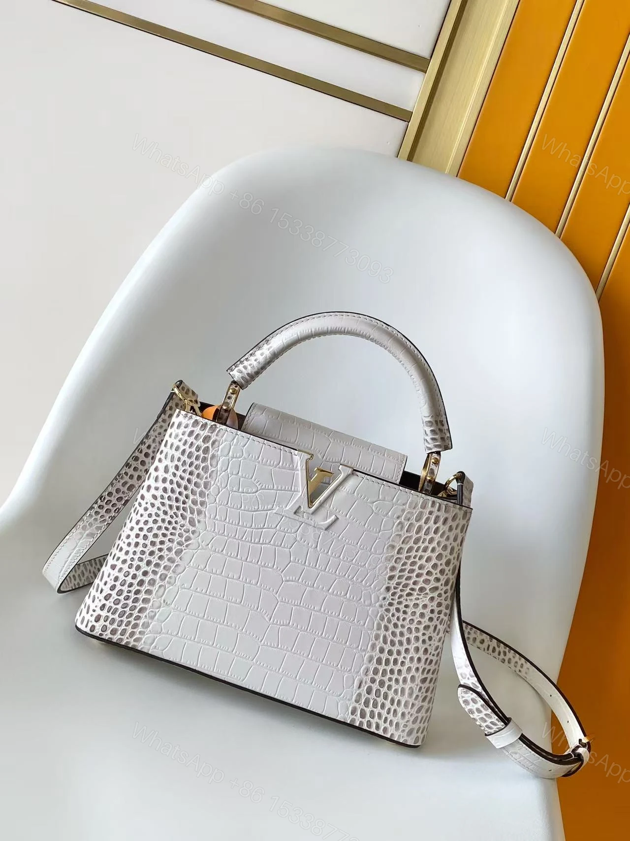 LV 復刻 女款 Capucines 鱷魚壓紋 手提肩背包 白色高級質感款 — view 1