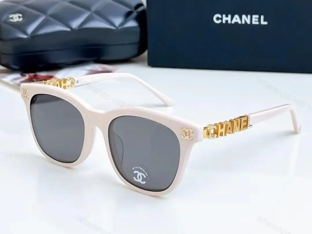 CHANEL — view 1