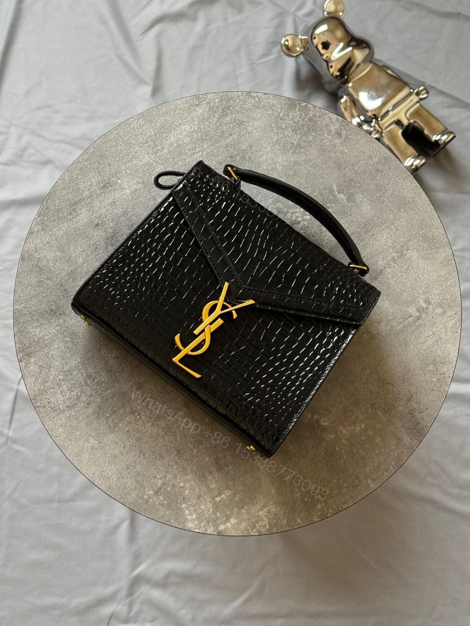 Saint Laurent Grain de Poudre Medium Classic Monogram Cassandra — view 1