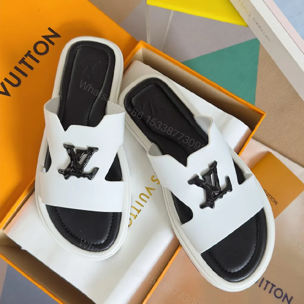 Monochrome PU Slides with Logo Detail – Premium Comfort — view 1