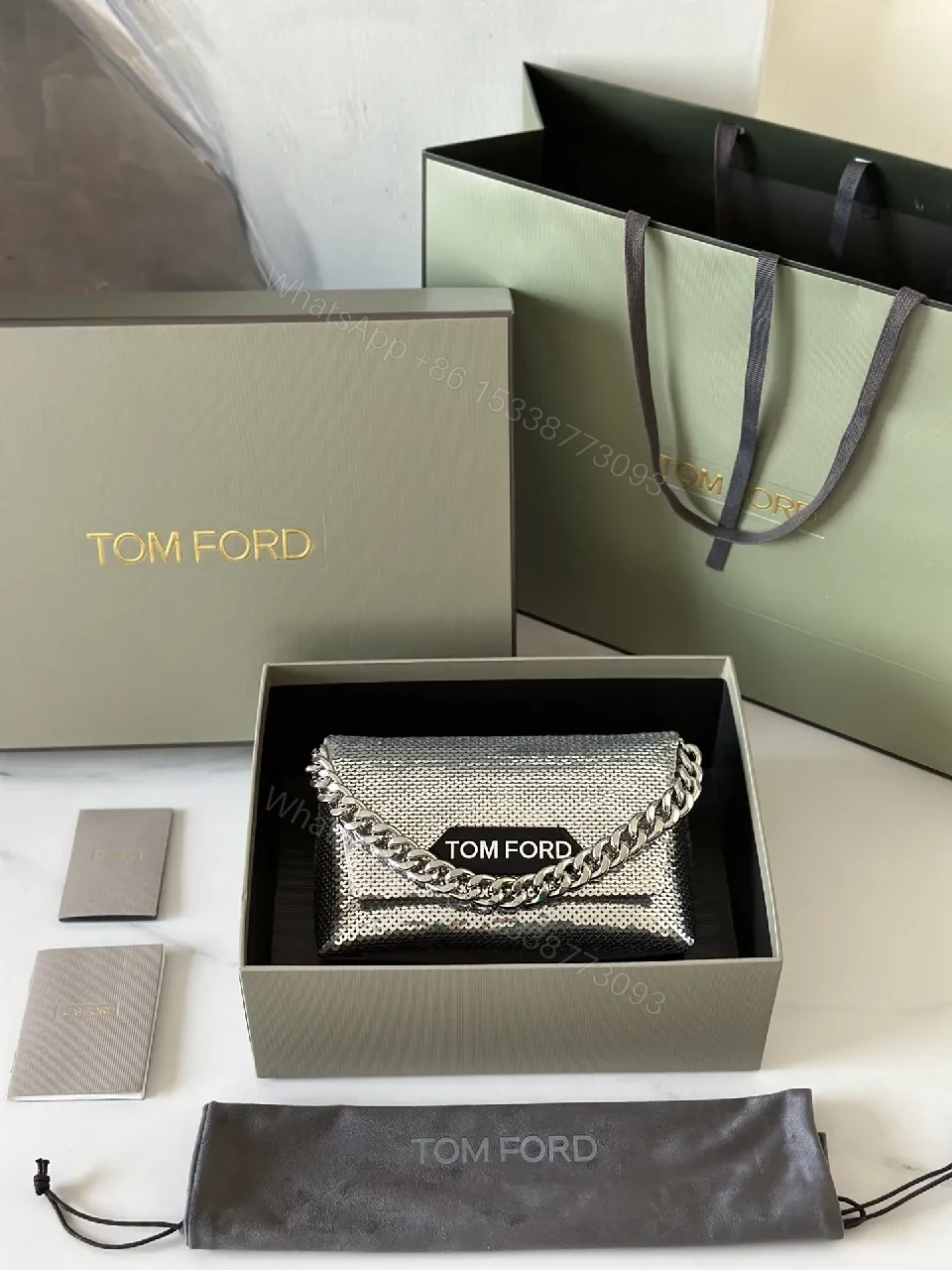 Chic Metallic Crossbody Clutch: Bold Chain Luxury — view 1