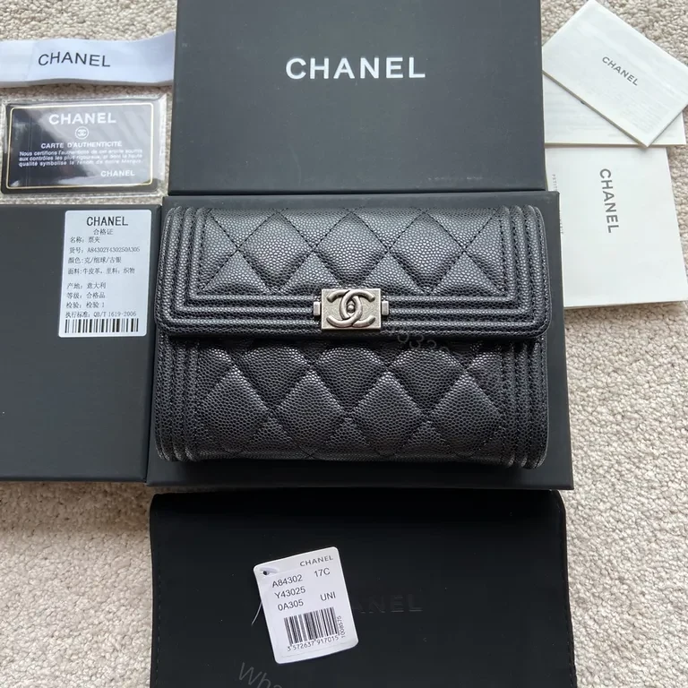 Noir Quilted Leather Wallet on Chain: Chanel-Inspired Elegance — view 1
