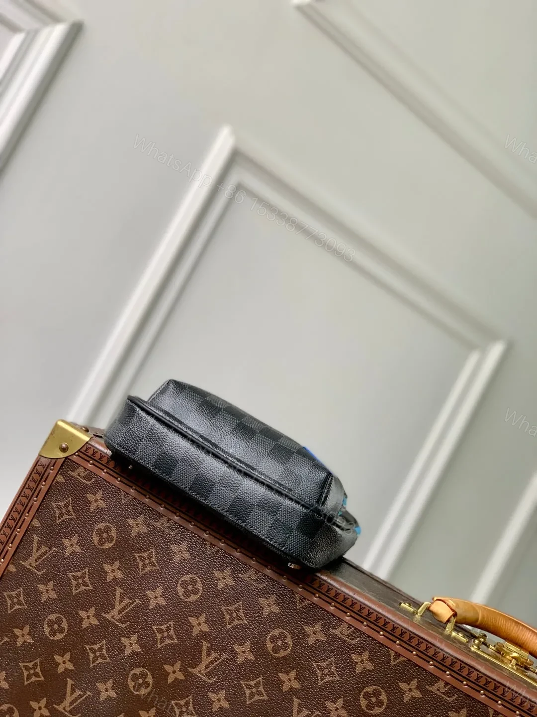 View 4 of LV AVENUE SLINGBAG 31 IN BLACK AND GREY DAMIER GRAPHITA CANVAS CALFSKIN