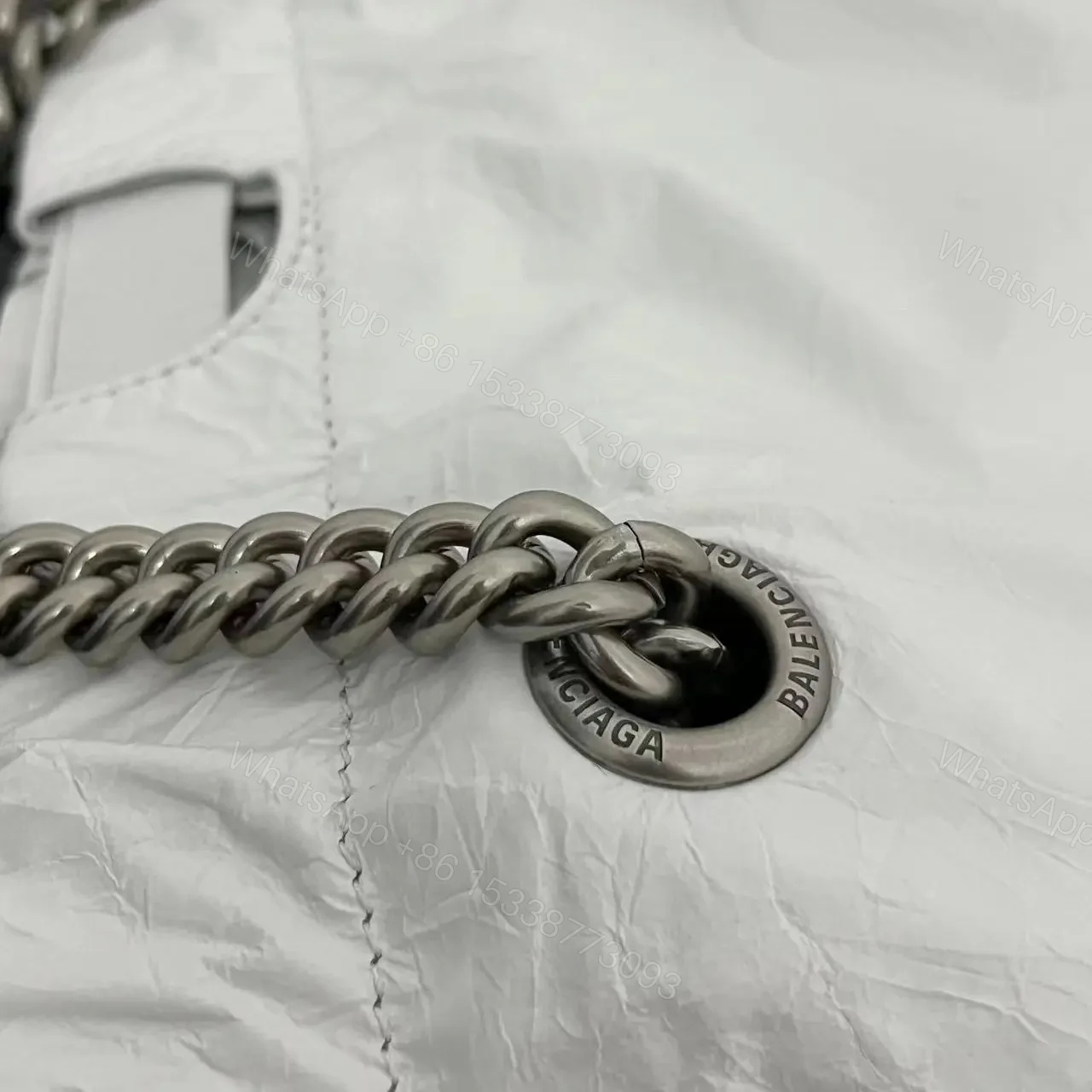 View 13 of 高仿Balenciaga2023Crushtote褶皺牛皮手拎袋小號