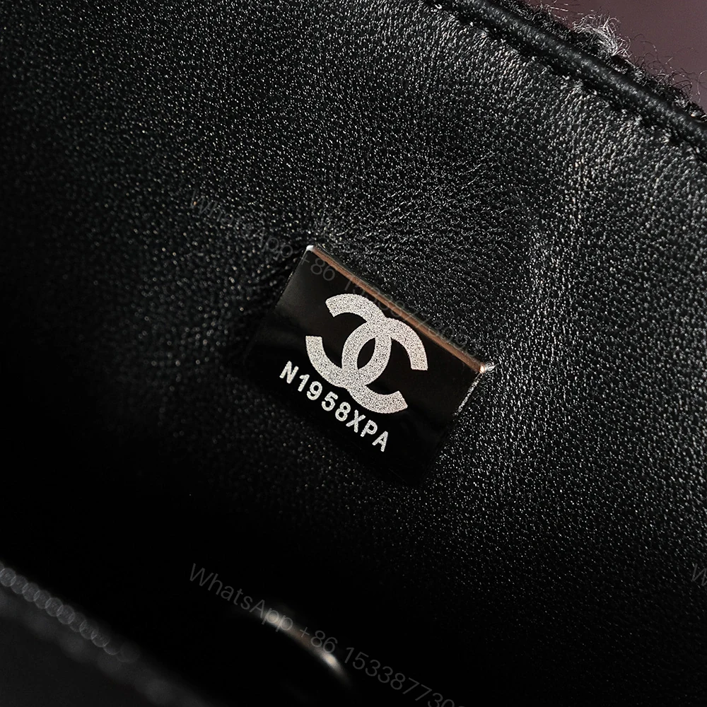 View 21 of 高仿Chanel*24K系列A01112羊毛粗花口蓋包小號免檢版