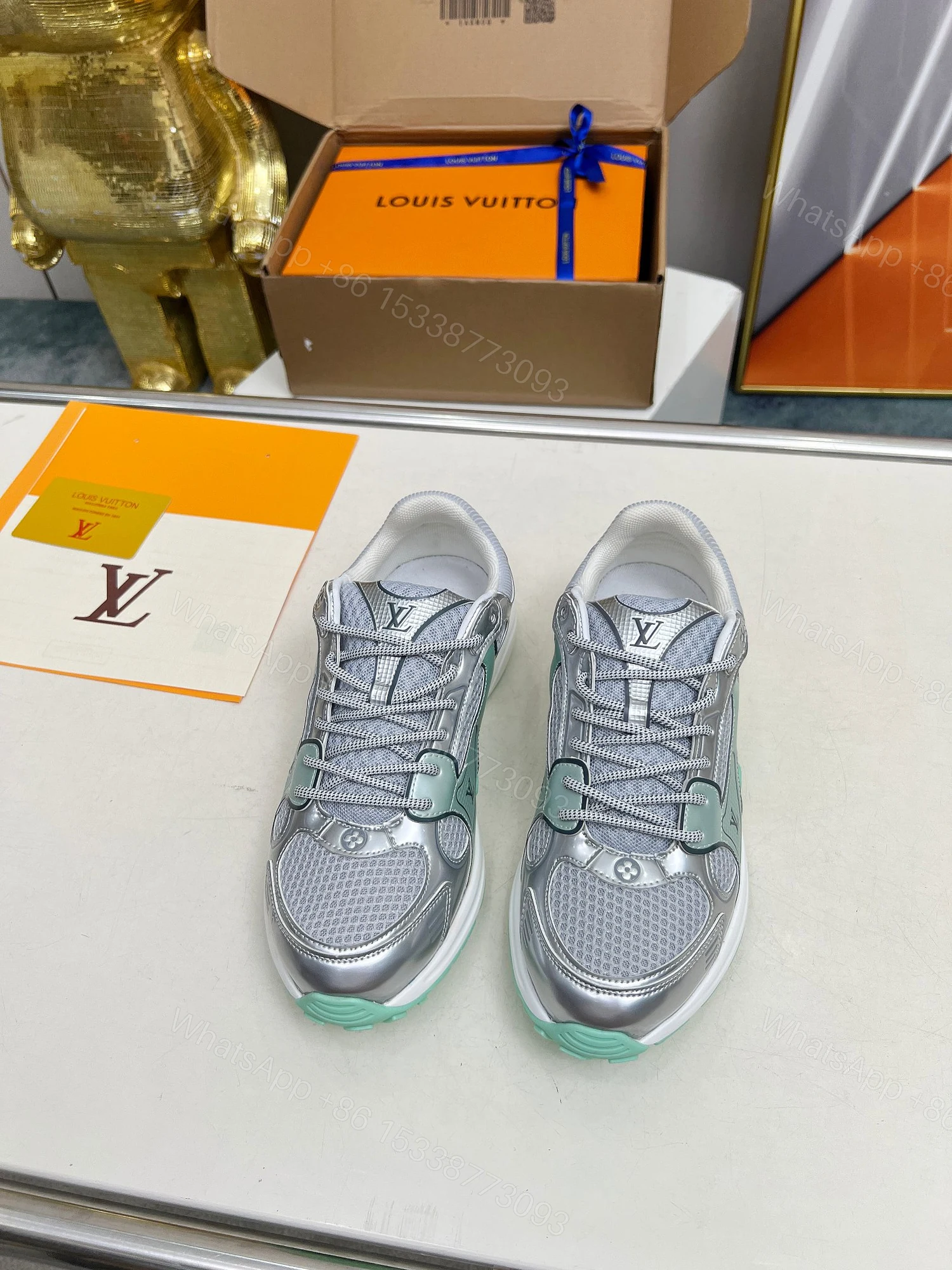 LV A貨銀灰綠拼色運動鞋 清爽活力休閒款 — view 1