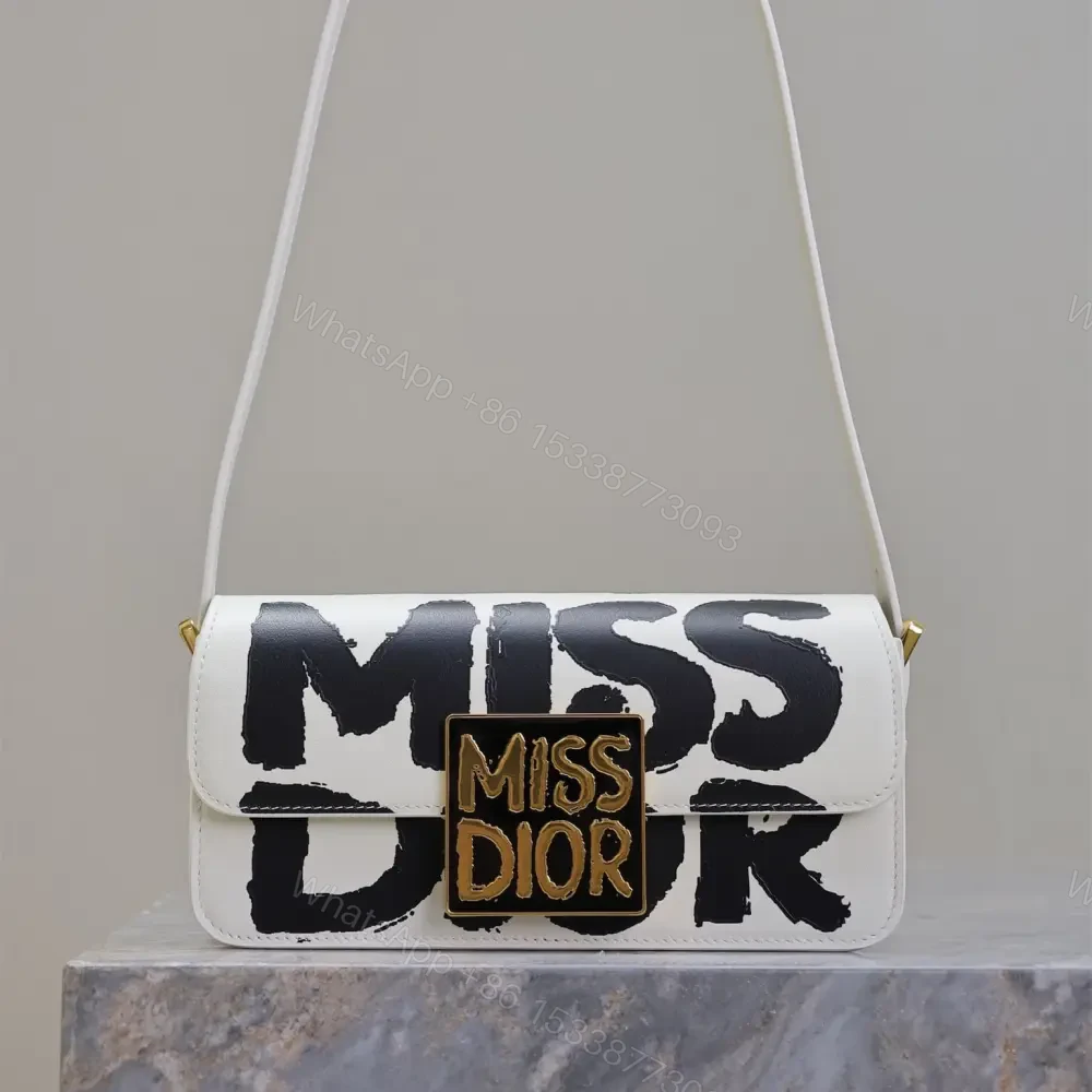 高仿Dior*Miss系列M261M933小牛皮塗鴉字面腋下包白色免檢版 — view 1