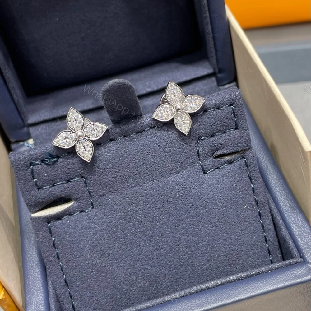 View 4 of LOUIS VUITTON IDYLLE BLOSSOM STUD EARINGS WHITE GOLD Q96966