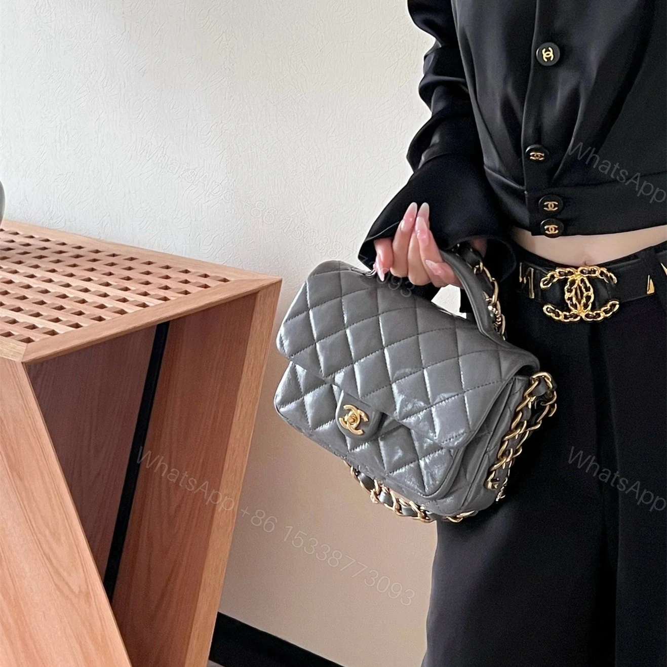 View 19 of 高仿Chanel24A*AS4992小羊皮手柄包免檢版