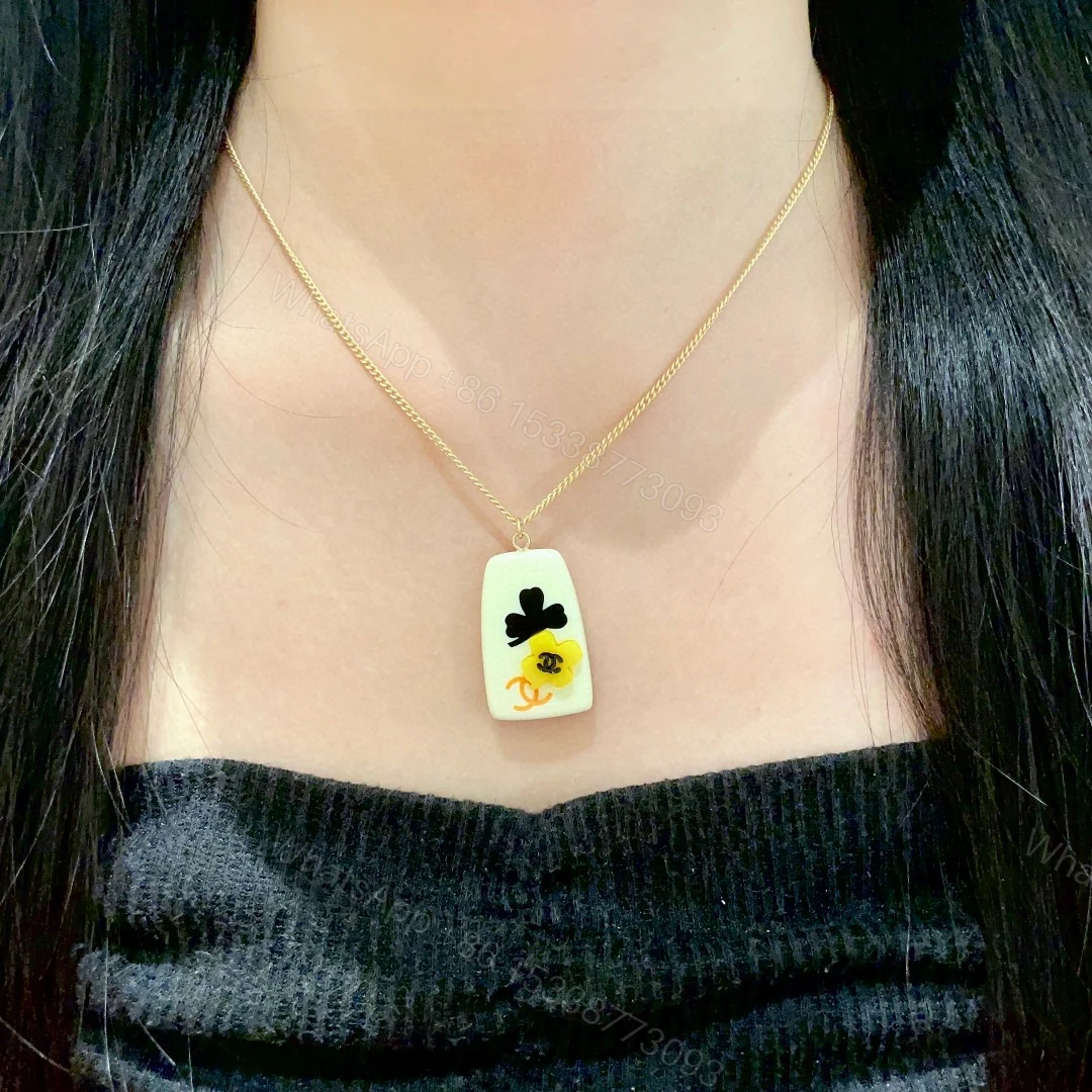 Chanel A貨黃色花牌項鍊 女生獨特配色春夏造型百搭 — view 1
