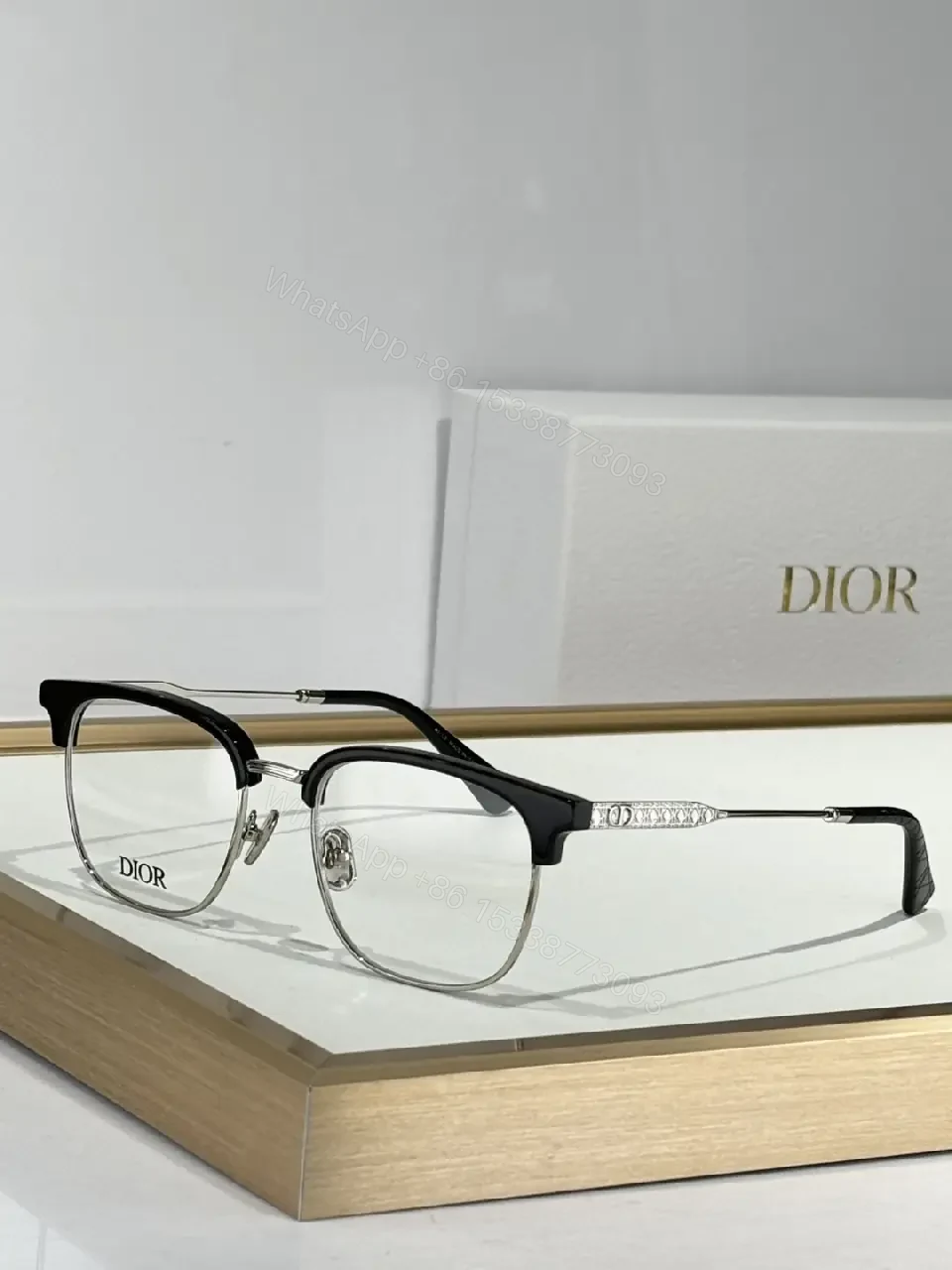 Two-Tone Luxury Frame: Modern Contrast Eyewear — view 1