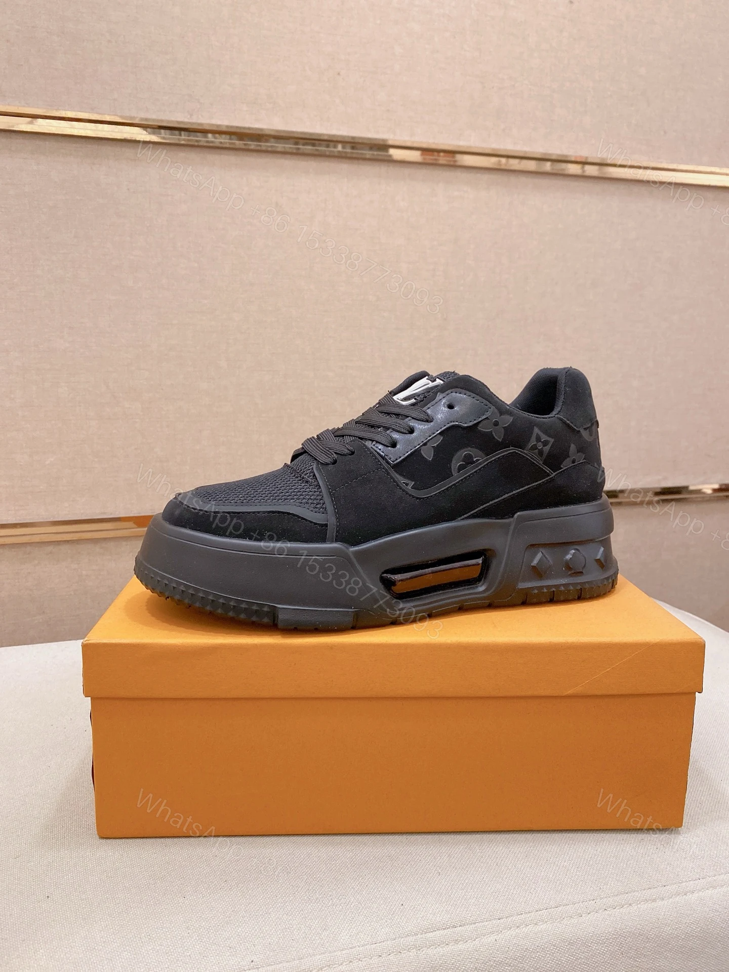 LV A貨 男款全黑Monogram氣墊鞋 潮流街頭風 — view 1