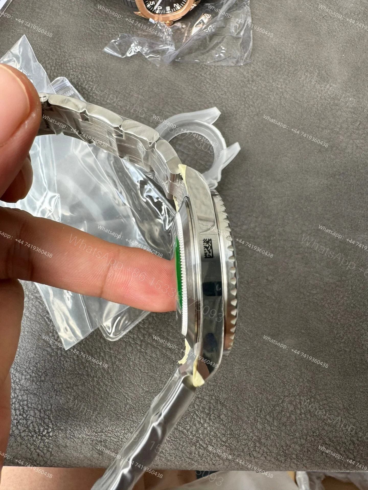 View 8 of Rolex Submariner 16610LV Kermit 1:1 Replica – Green Bezel Black Dial 3135 Movement 40mm Super Clone