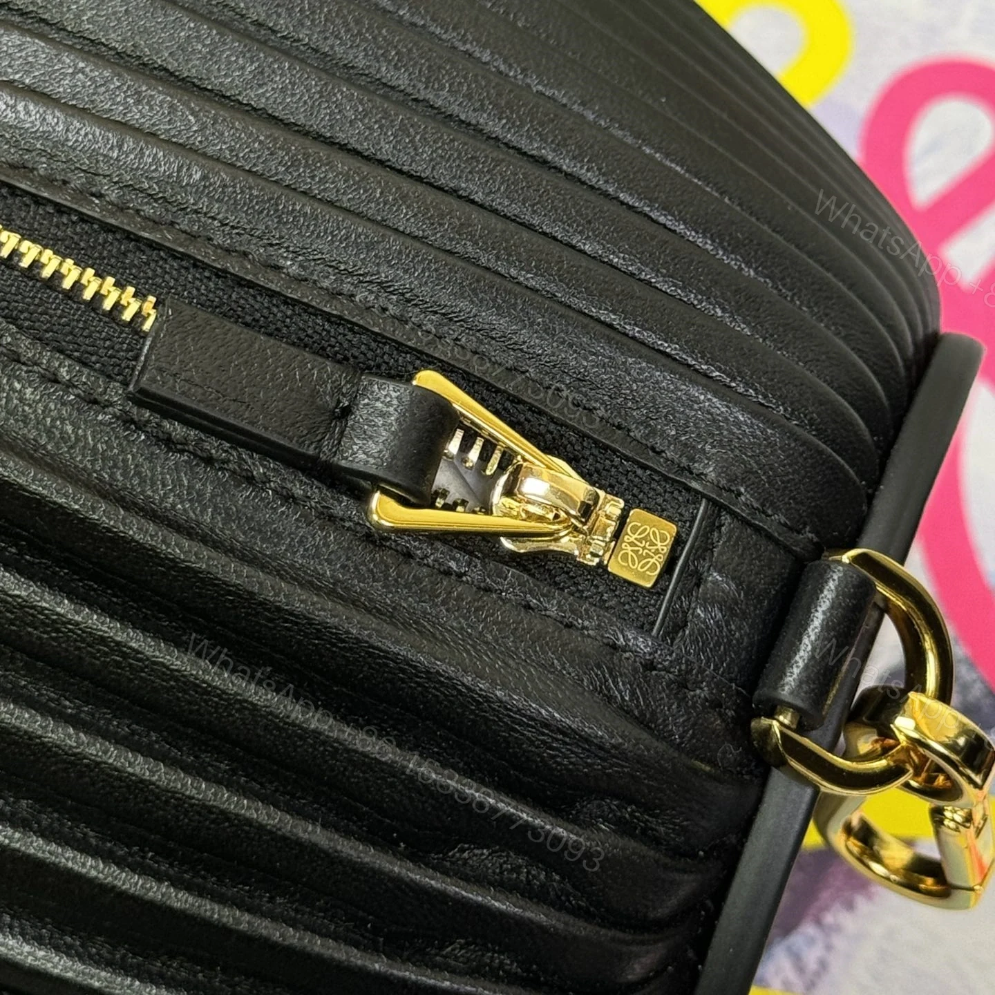View 8 of 高仿Loewe*1100小羊皮斜跨單肩包黑色免檢版