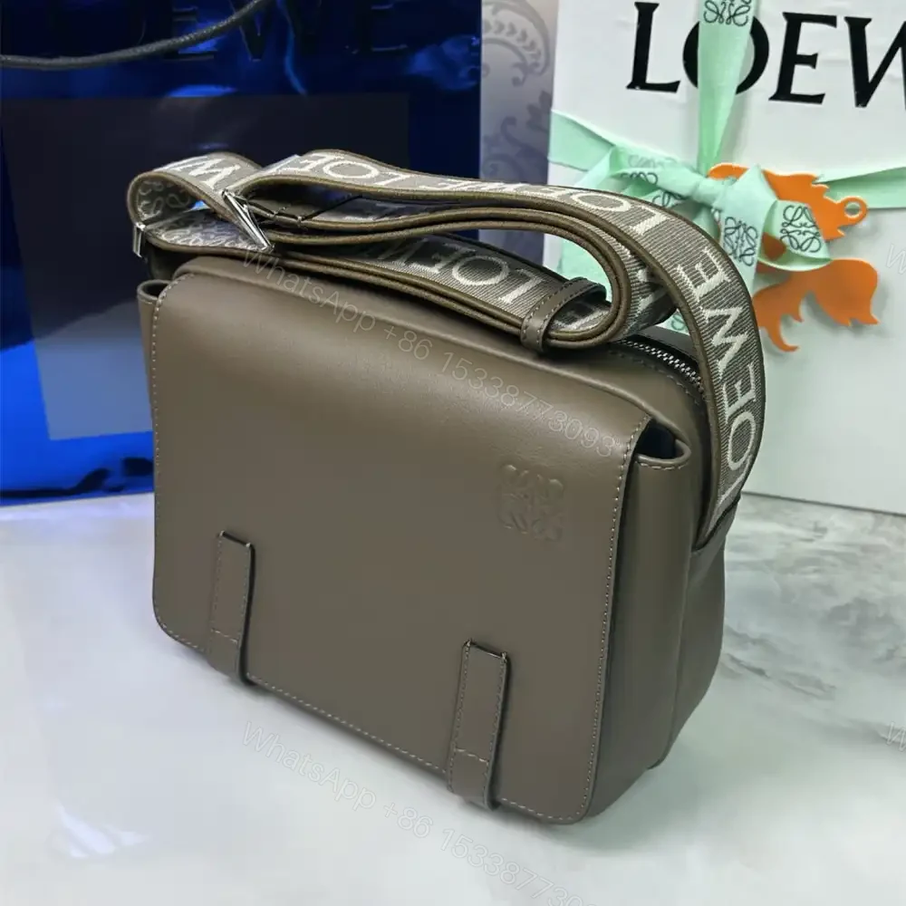 View 3 of 高仿Loewe*Military系列8721牛皮男士郵差包棕色小號免檢版