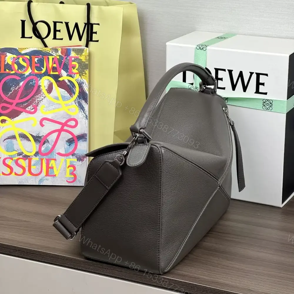 View 4 of 高仿Loewe*Puzzle系列1220小牛皮斜挎包深灰色大號免檢版