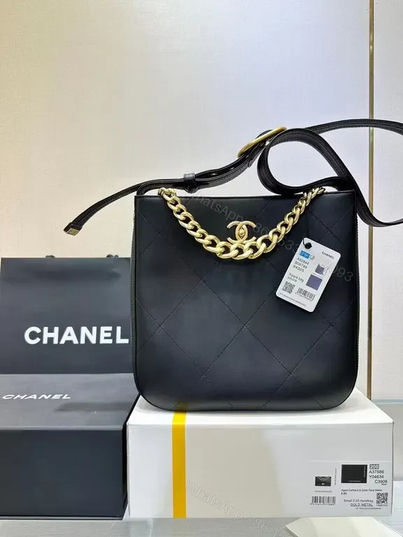 Quilted Leather Shoulder Bag - Gold Chain, Chanel-Inspired Style — view 6