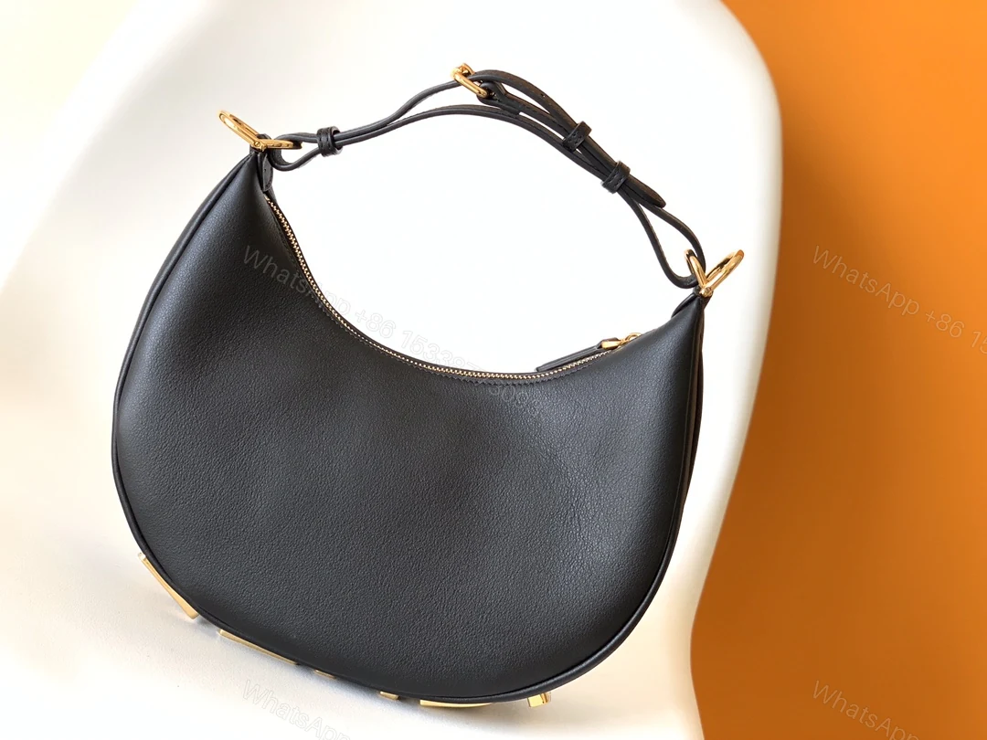 Fendi 一比一 Graphy黑色牛皮半月肩背包經典百搭款 — view 1