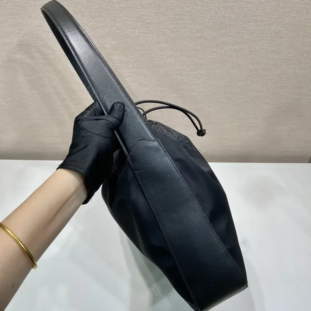 View 4 of 高仿Prada*ReEdition系列B6250腋下包大號黑色免檢版