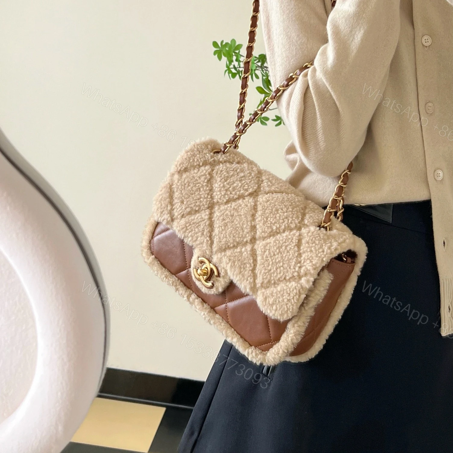 View 17 of 高仿Chanel*24K系列AS5149泰迪熊手袋中號款免檢版