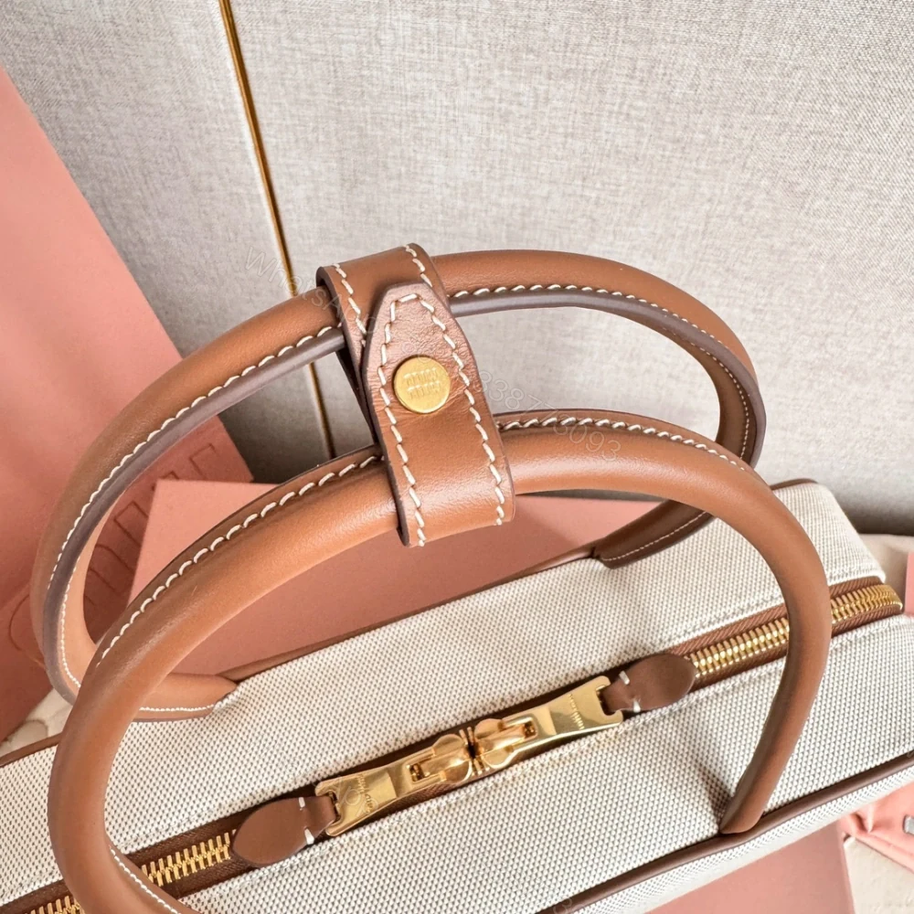 View 9 of 高仿miumiu*5BB17長肩帶公文包白色免檢版
