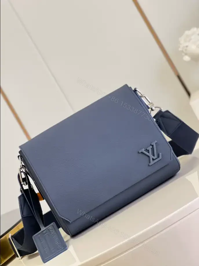 View 2 of LOUIS VUITTON TAKEOFF MESSENGER – LBV412