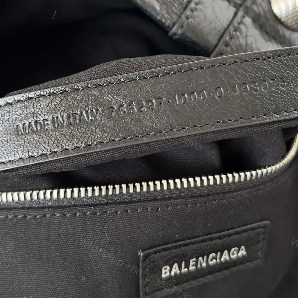 View 6 of 高仿BalenciagaLeCagole系列鉚釘雙肩包