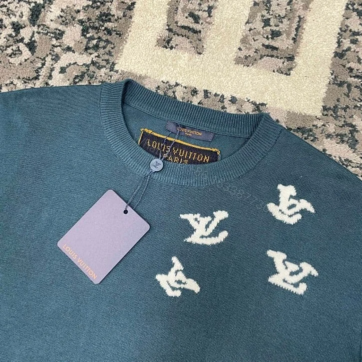View 4 of LOUIS VUITTON T-SHIRT – LV26