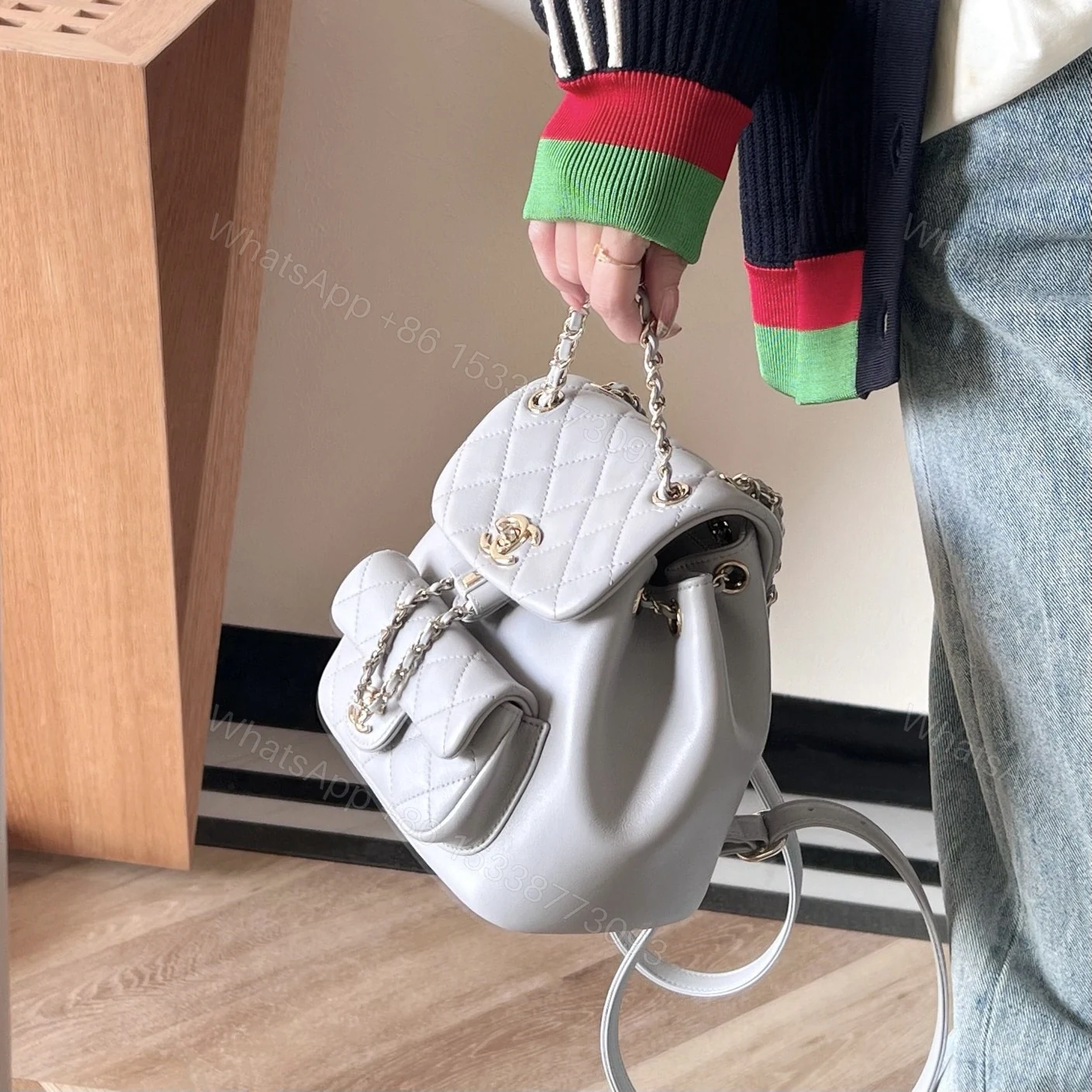 View 13 of 高仿Chanel*24K系列AS2908小牛皮淡灰雙肩包小號免檢版