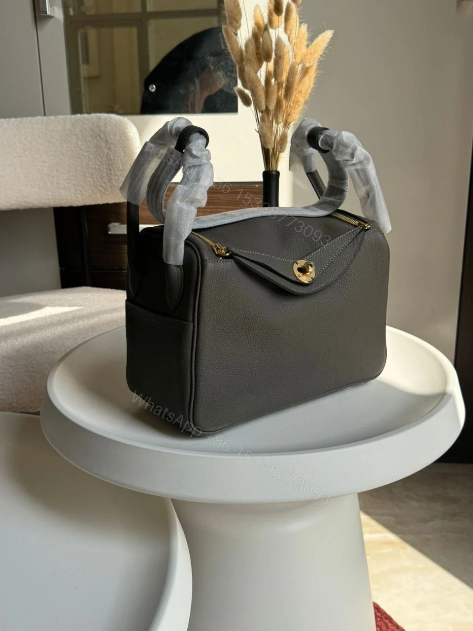 View 4 of HERMÈS Lindy 26 shoulder bag in Beton Evercolor leather