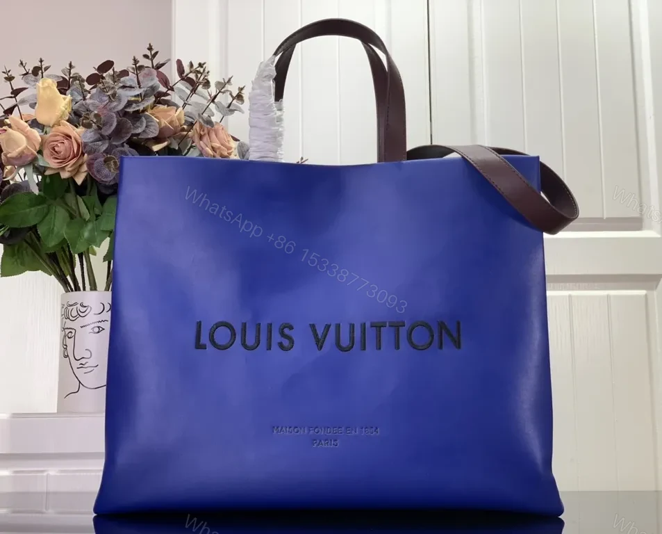 Blue Structured Tote: Luxe Minimalist Everyday Carry — view 1