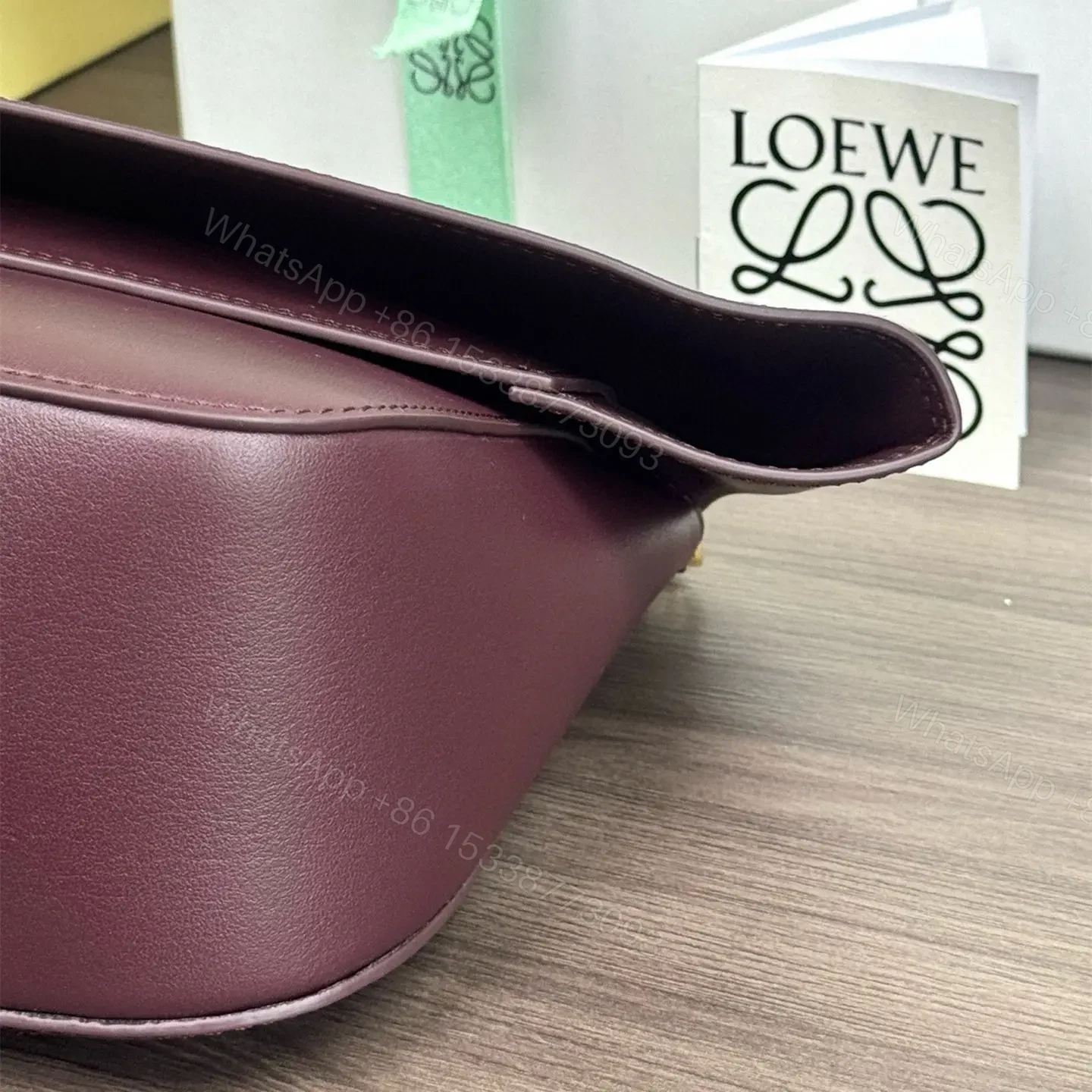View 15 of 高仿Loewe*Ola系列7240小牛皮腋下包勃艮第紅中號免檢版