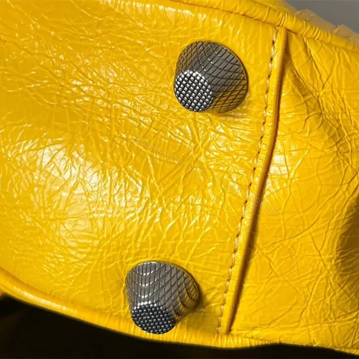 View 17 of 高仿Balenciaga*LeCagole系列餃子包黃色S