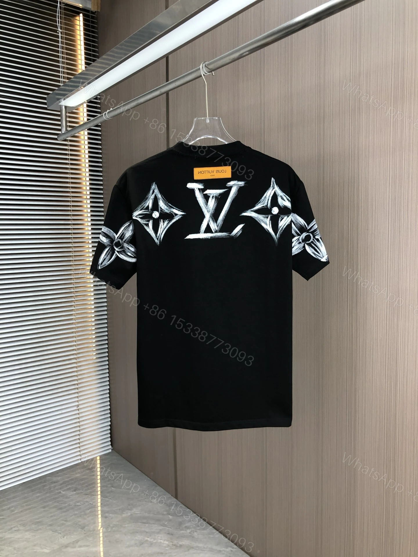 LV A貨手繪LOGO黑色短袖T恤2025質感款男裝實搭首選 — view 1
