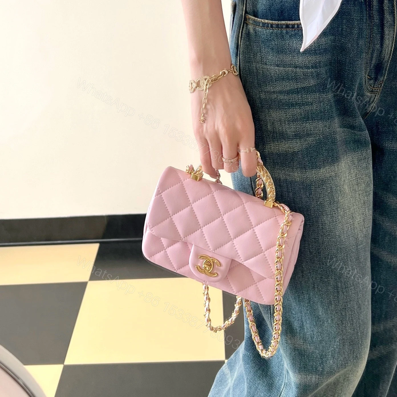 View 23 of 高仿Chanel*24S系列AS4847小羊皮粉色單肩包免檢版