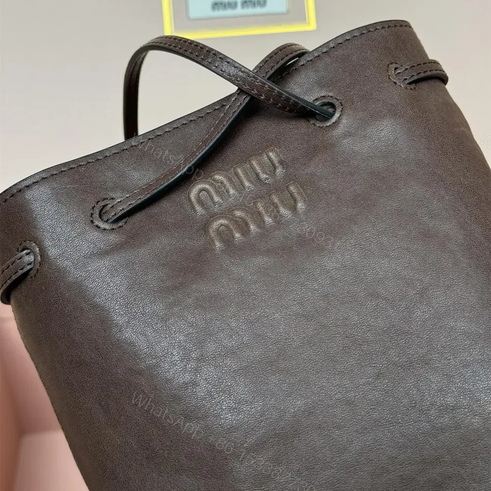 View 5 of 高仿miumiu*5NR460小羊皮水桶包石楠木色免檢版