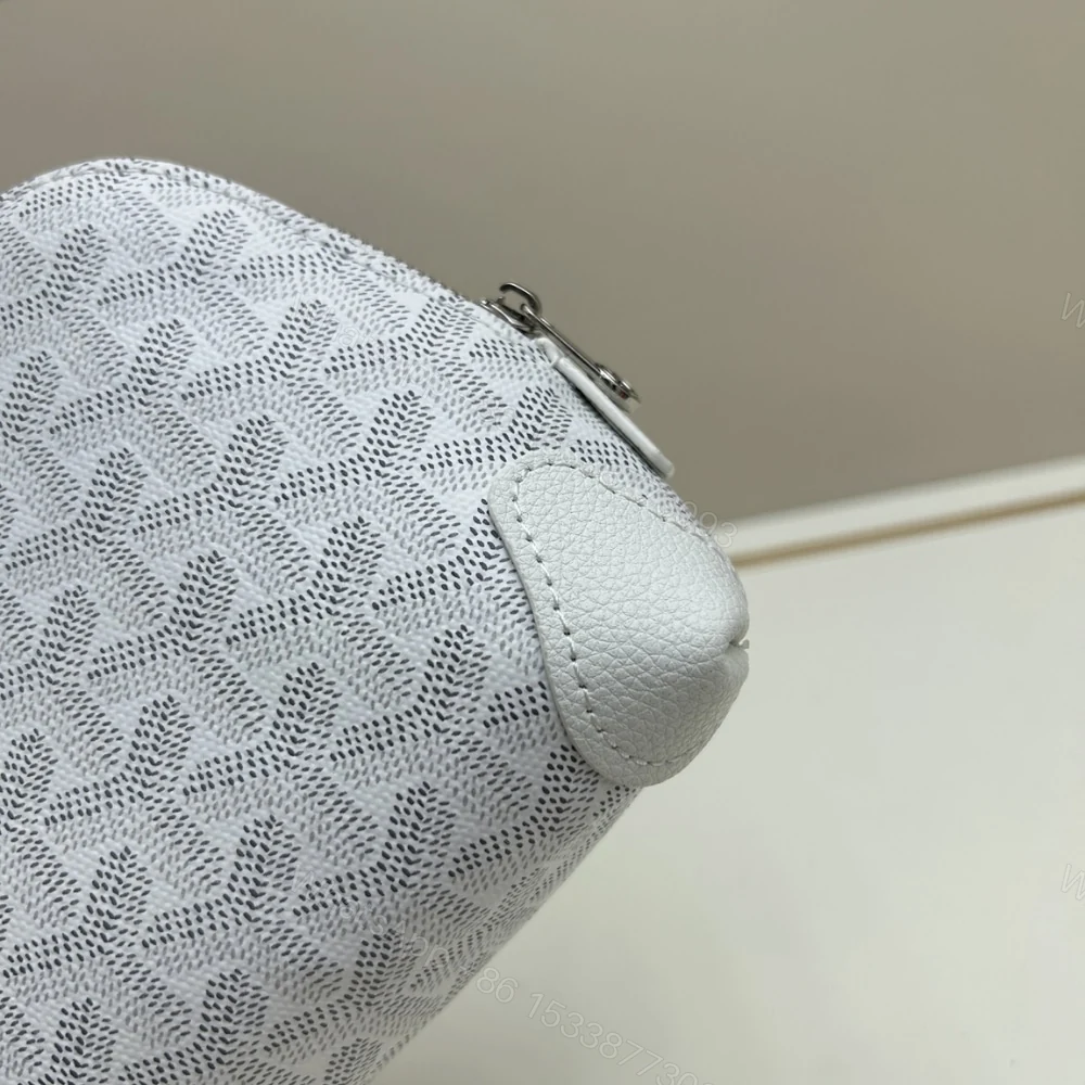 View 5 of GOYARD VENDÔME COSMETIC POUCH WHITE 18CM VENDOTPMLTY50CL50P