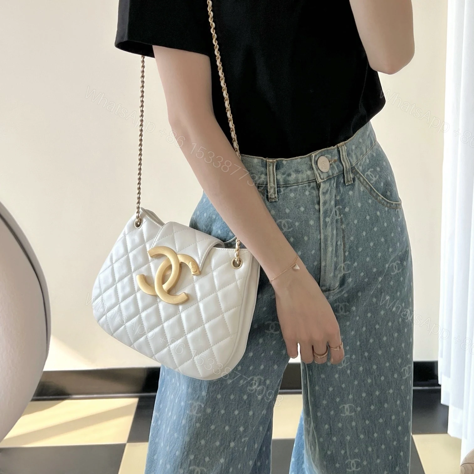 View 22 of 高仿Chanel*24C系列AS4609圓挎包白色大號免檢版