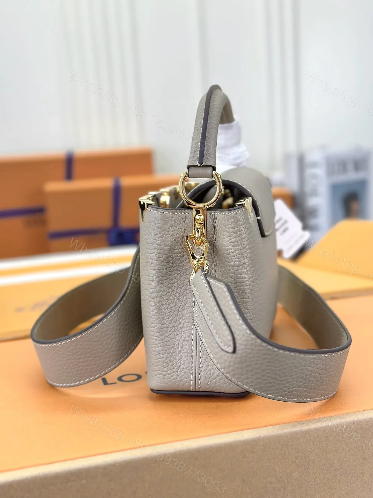 View 6 of Louis Vuitton LV Capucines Lock Gold Handbags Cowhide Leather 21cm