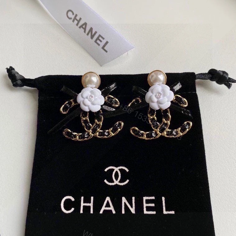 View 4 of EN – Lux Earring Chanel 021